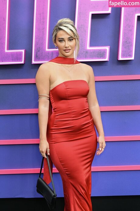 Sophie Snazz pornographic model pics