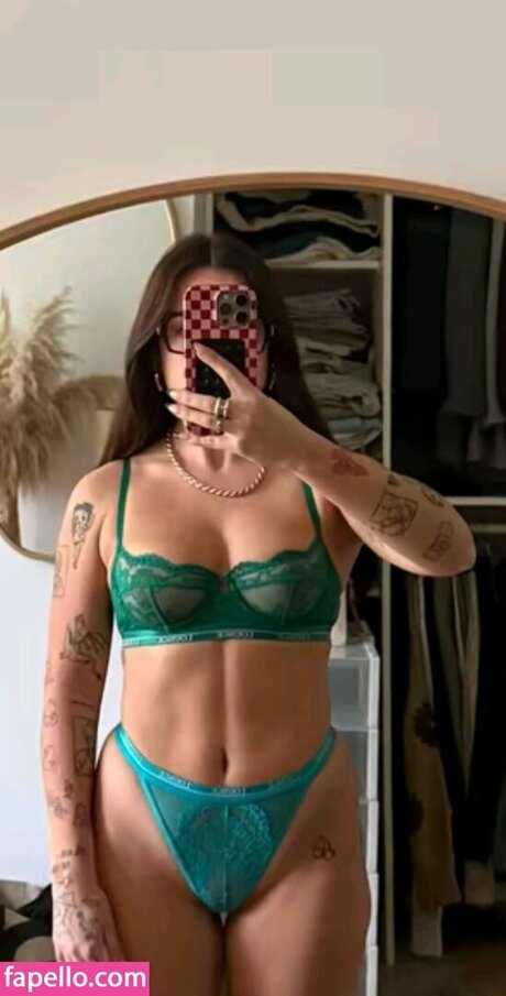 Julie Ferrat free star img