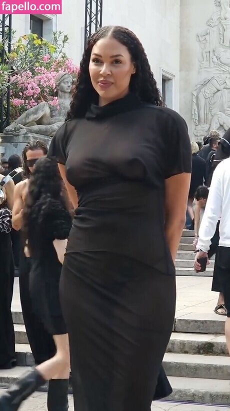 Liz Cambage model erotic pictures