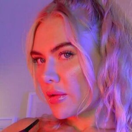 Goddess Dommelia star naked img