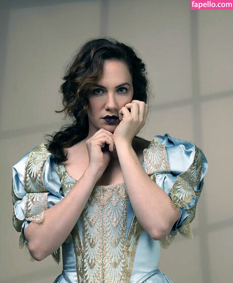 Kate Siegel top star pic
