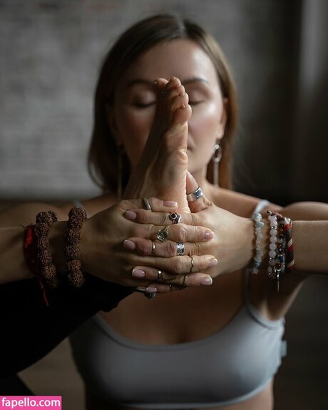 Eva Shik Quick model image