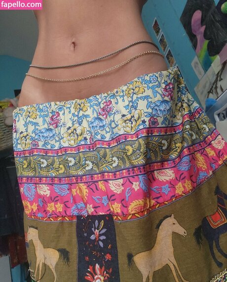 mama moons model pretty image