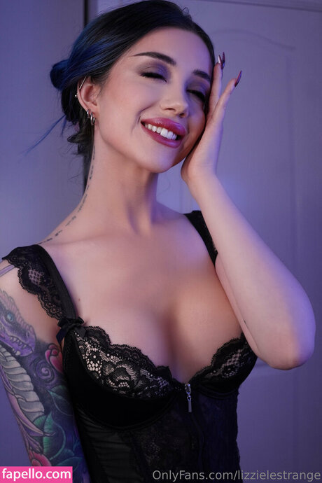 LizzieLestrange model porn photo