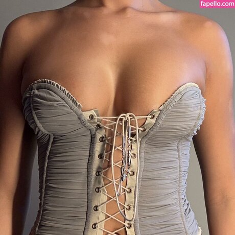 Alexis Carrington pretty star images