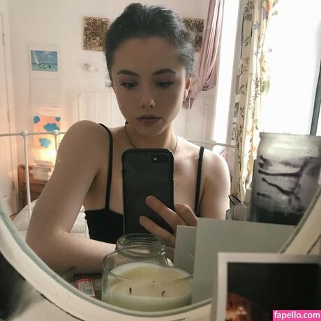 Lily Mo Sheen perfect actress img