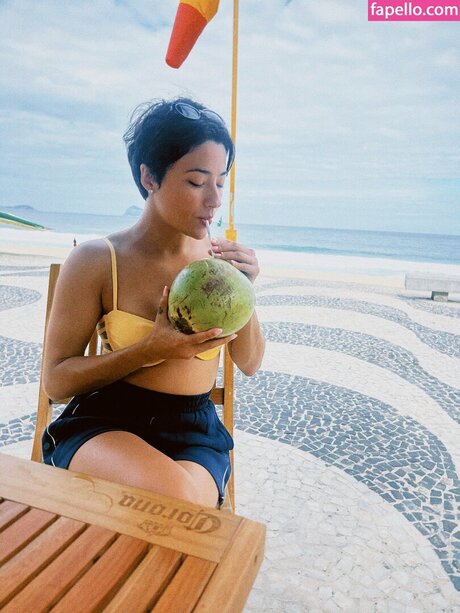 Carolina Oliveira model sexy pictures