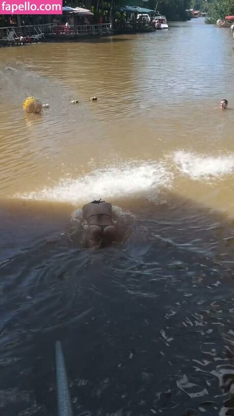 Carolina Oliveira exclusive actress photos