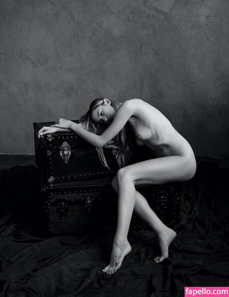 Elizabeth Franco model nudes photo