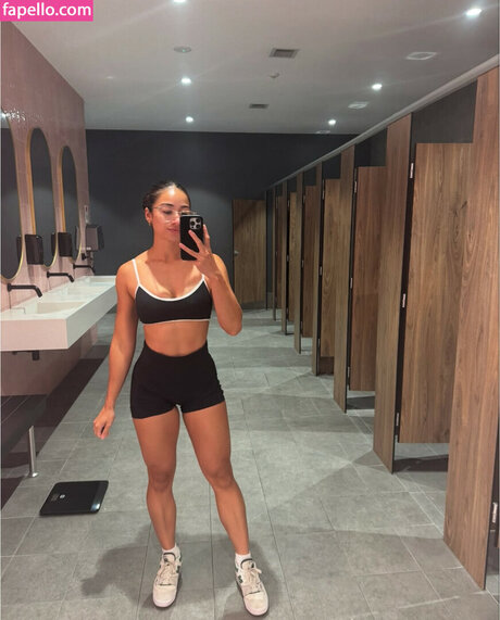 Sarah Schwarz high quality model photo