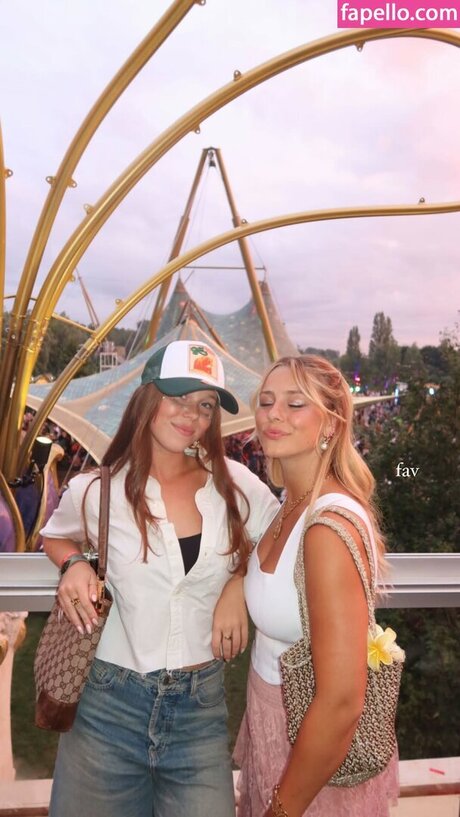 Rhode Kok art model pictures