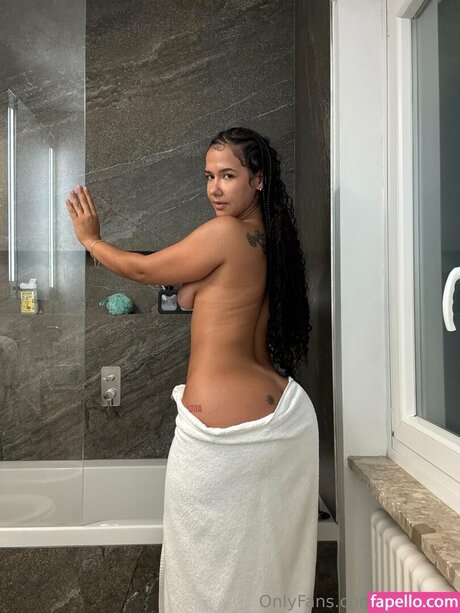 Shanny Streete perfect star image