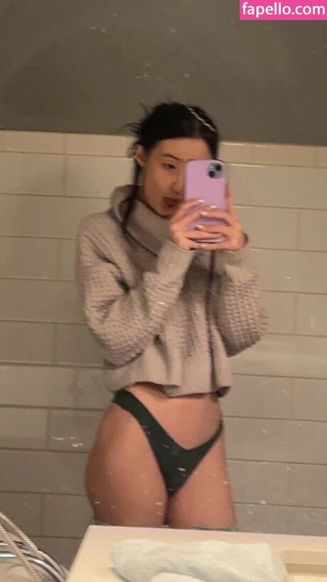 SeccySerena star naked photo