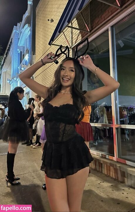 Daisy Chang model nude image