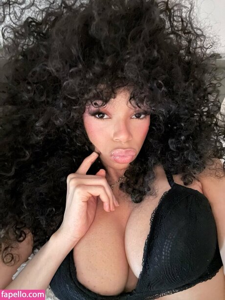 soleiljolina model free photo