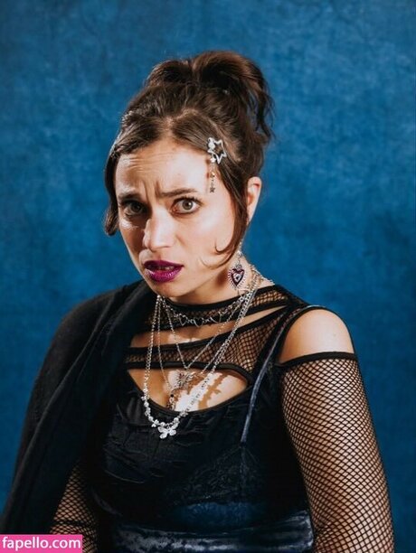 Angela Giarratana model art galleries