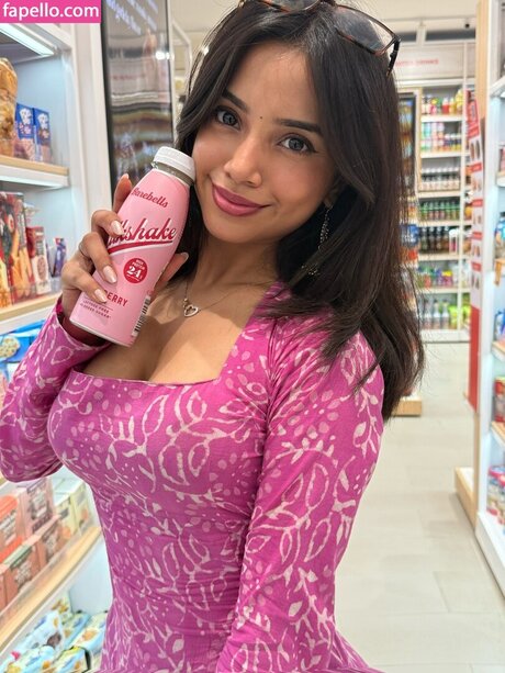 Muskan Karia model sexy pic