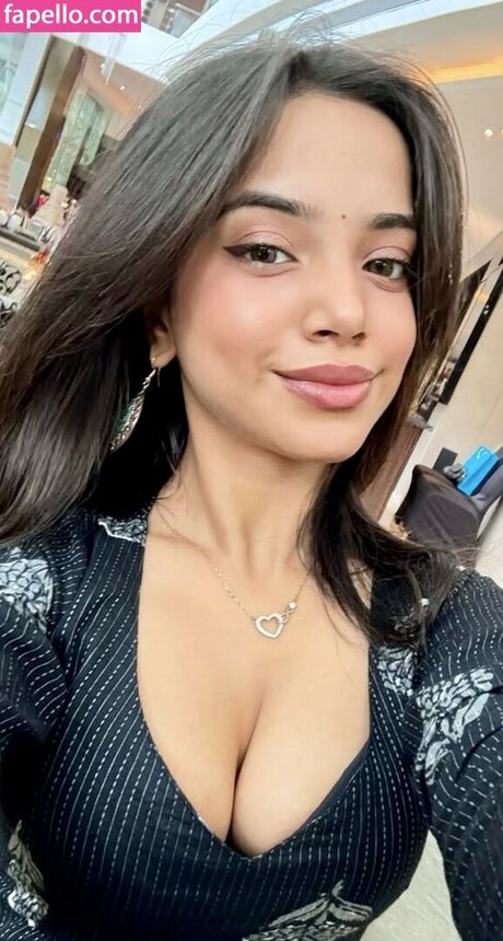 Muskan Karia star sexy photo