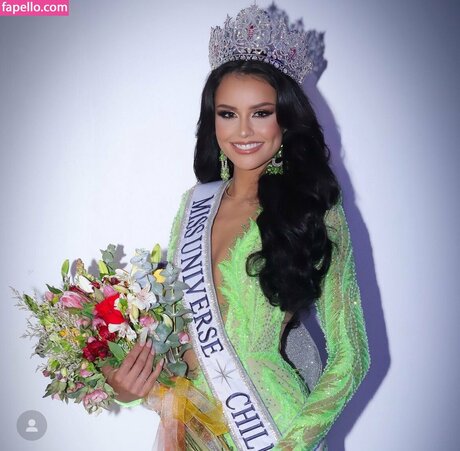 Emilia Dides pornographic model pics