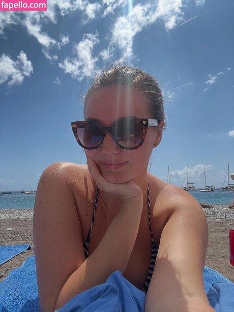 Madeline Poche model beautiful pic