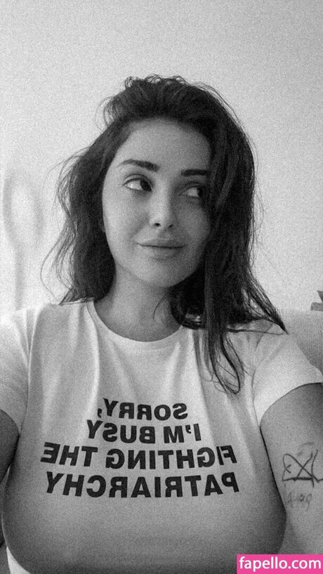 Deniz Ba da_ naked model img