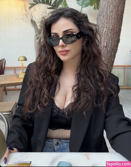 Deniz Ba da_ star perfect pics