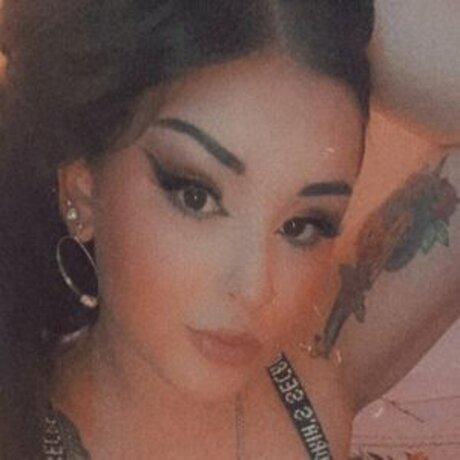 Lindseyunfamous exclusive model image