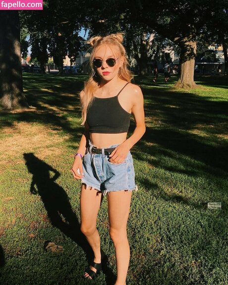 Taylor Hickson model beautiful image