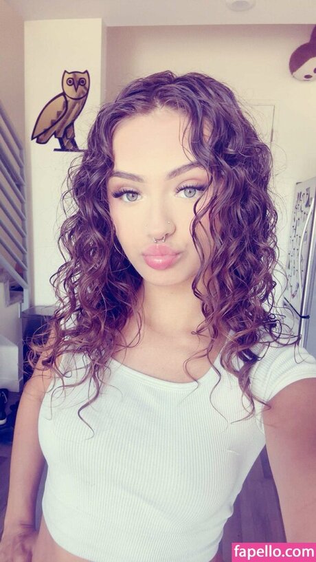 social media influencer onlyfans pornographic pics