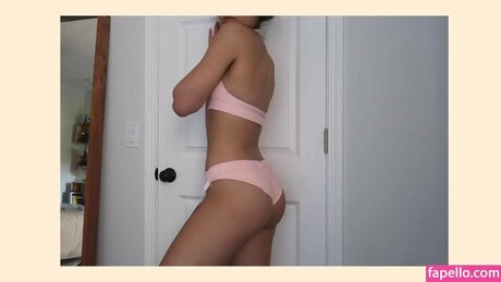 Hannah Meloche sexy actress archive
