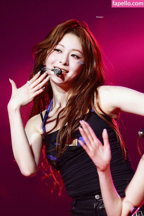 Huh Yunjin_ star nice pic