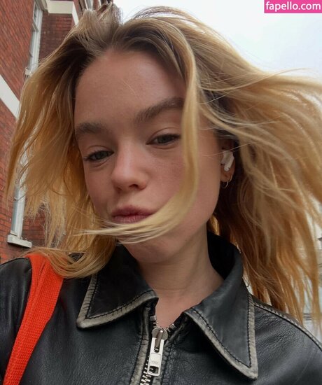 DCU Women nudes actress pic