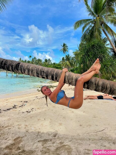 reeganbaildon_ naked model pictures