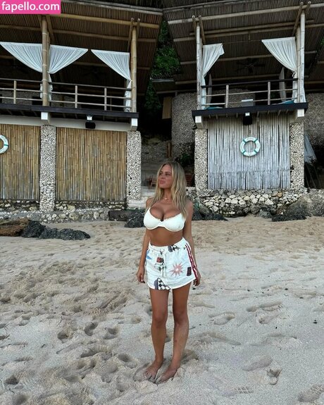 reeganbaildon_ model nice pic