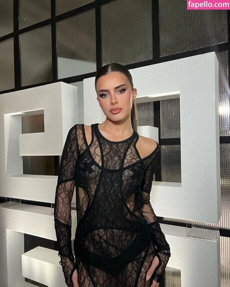 Mar Lucas model pictures