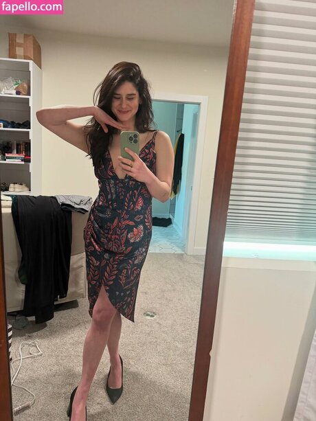 Elyse Myers pornstar naked photos