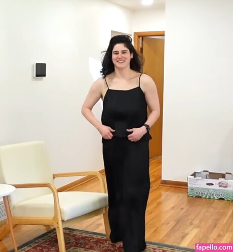 Elyse Myers pornstar naked pics