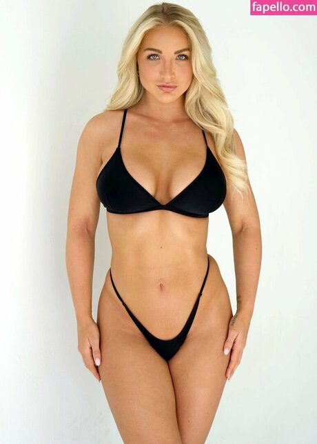 Shayna Holt xxx actress photo