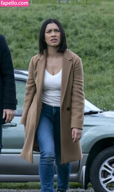 Luciane Buchanan art model image