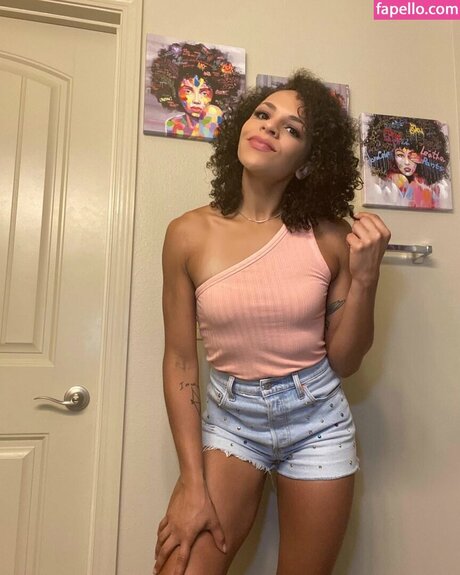 Amber Reacts art star picture