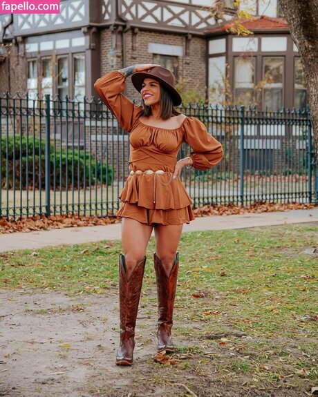 Amber Reacts adult model photo