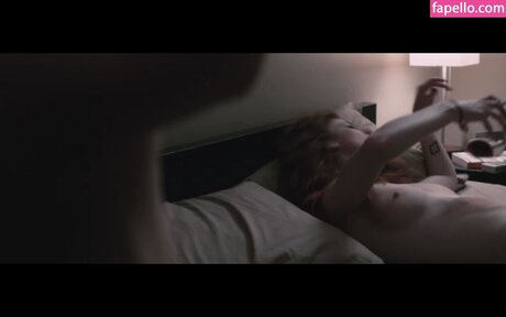 Rose Leslie erotic actress photo