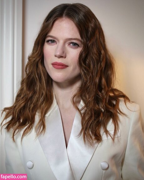 Rose Leslie star adult img