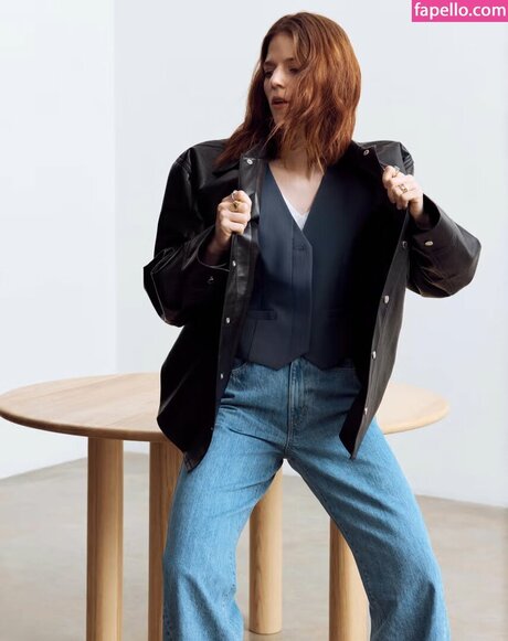 Rose Leslie exclusive actress gallery