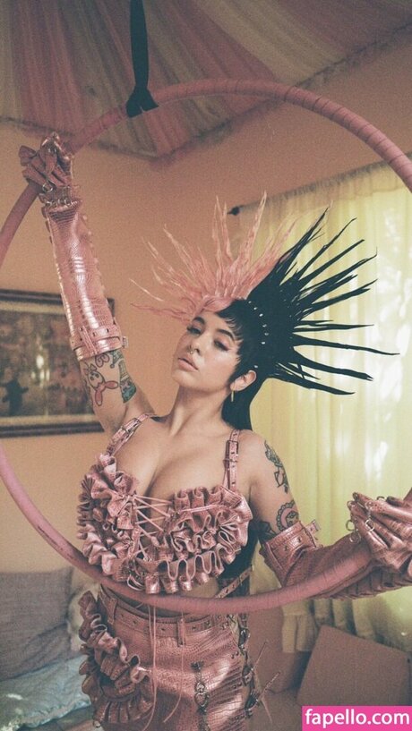 Melanie Martinez model img