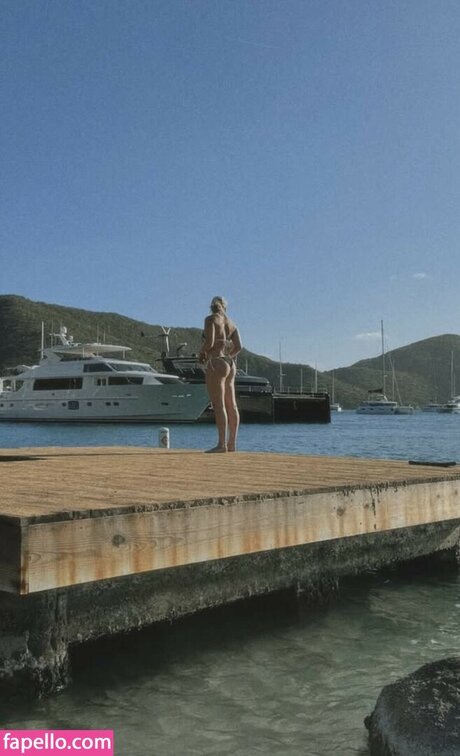 Kaylee Sticker nude actress image