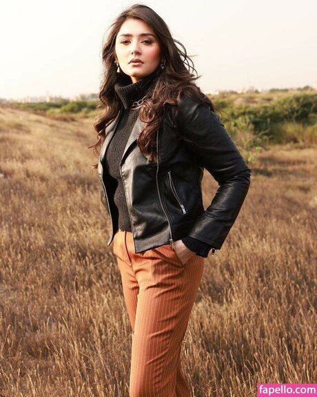 Dur E Fishan sex star gallery