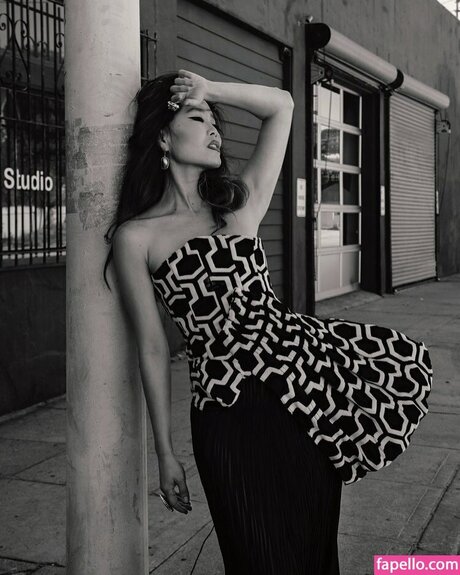 Alicia Hannah Kim star sexy pic