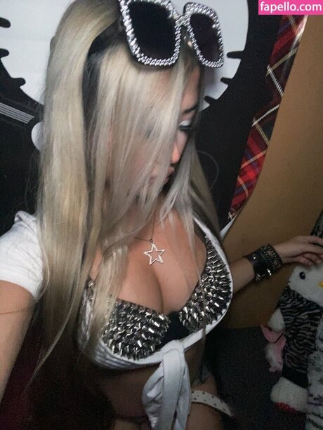 Miley Vang star hd img