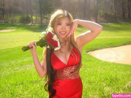 Miley Vang erotic model img